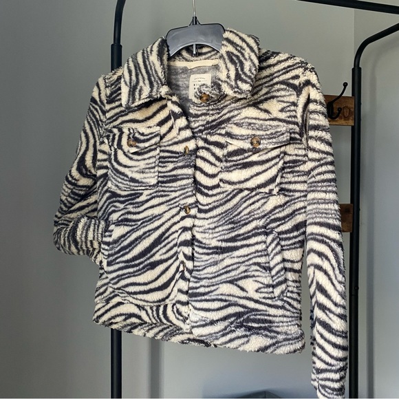 Billabong girls off-track fluffy zebra grafton buttons faux fur jacket size L/12 - Picture 5 of 7